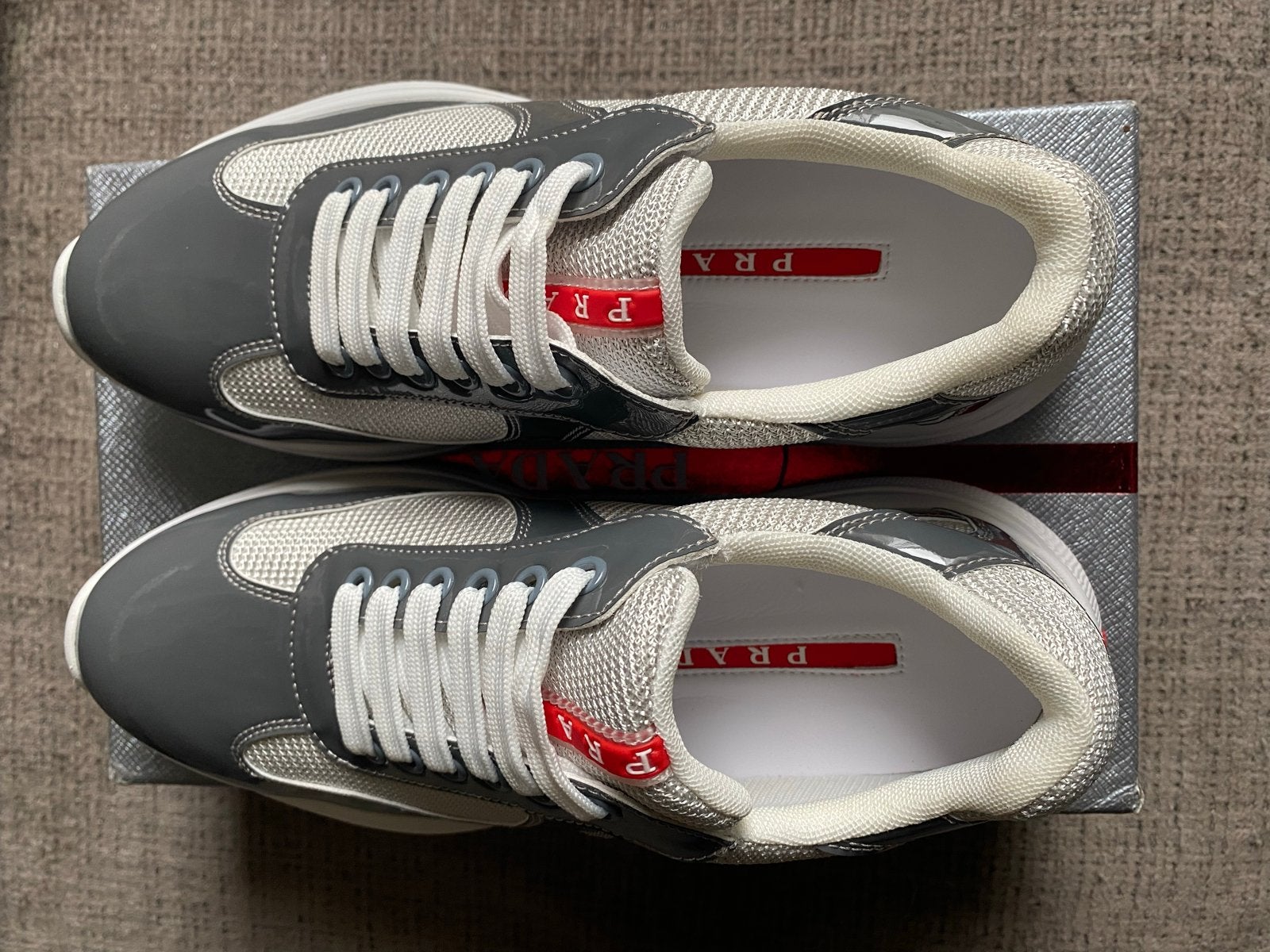 Prada Cups Grijs/Wit - Maat 40 - Nieuwstaat, Kleding | Dames, Nieuw, Ophalen of Verzenden, Sneakers of Gympen, Grijs