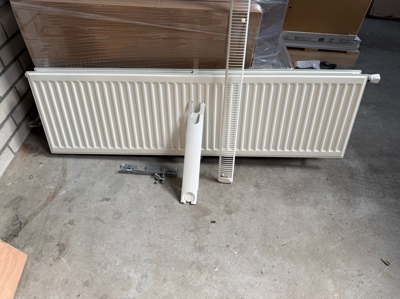 Radiator met rooster wit 140 breed en 40 hoog, Doe-het-zelf en Verbouw, Verwarming en Radiatoren, Ophalen, 30 tot 80 cm, Radiator
