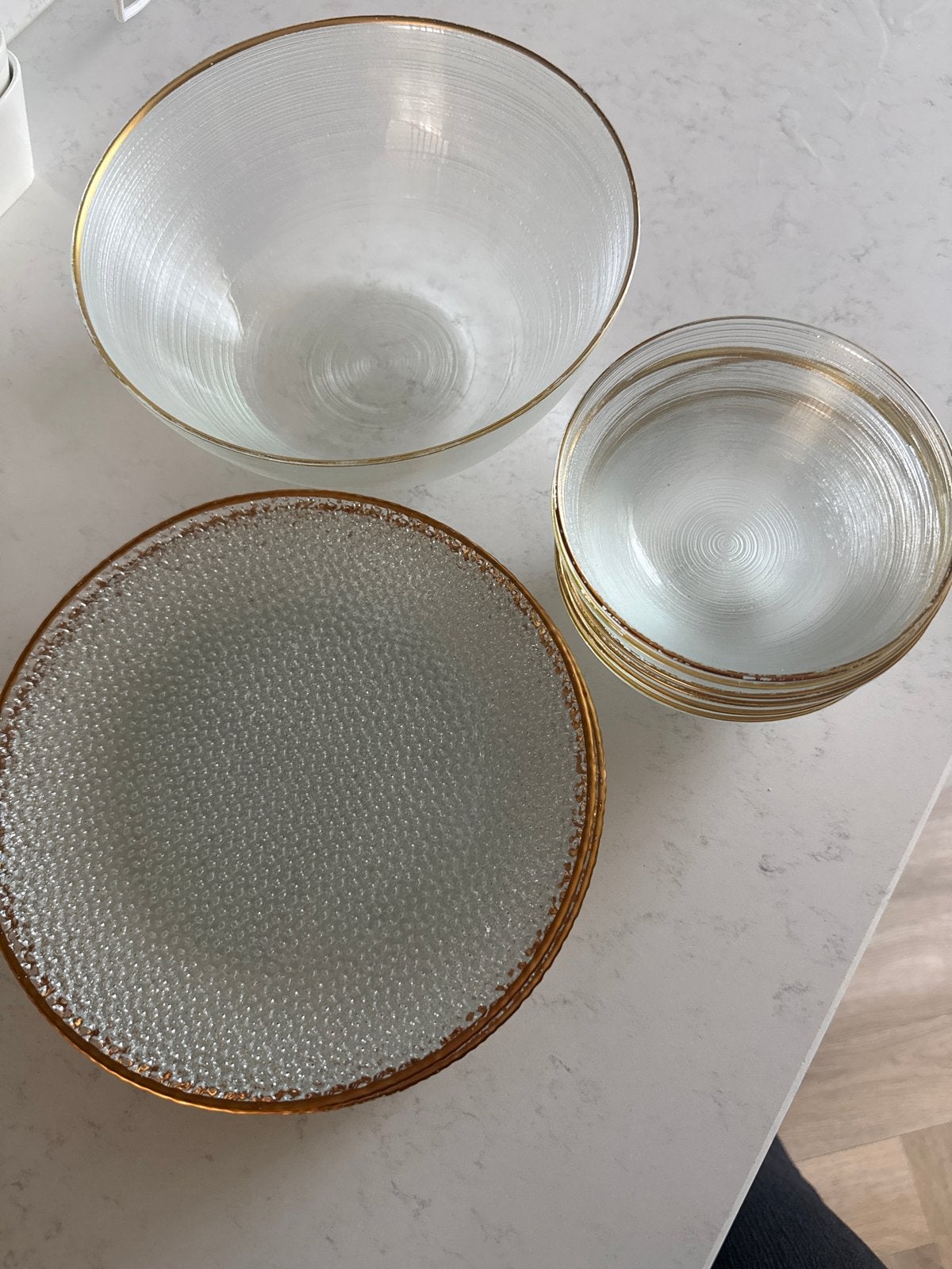 Glazen servies met gouden rand - Zo goed als nieuw, Huis en Inrichting, Ophalen of Verzenden, Modern, Compleet servies, Glas