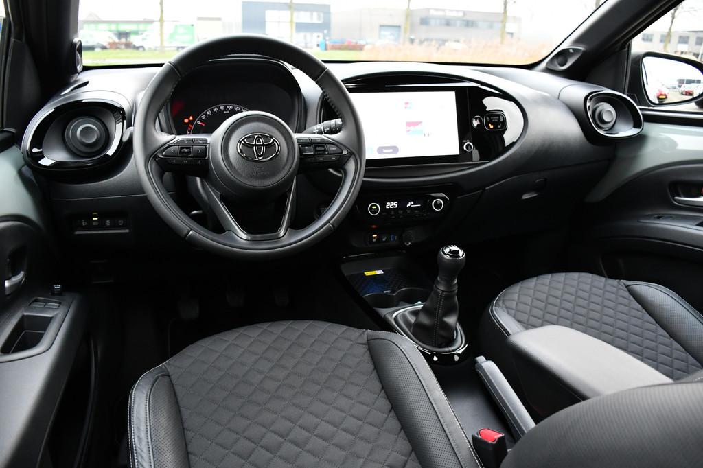 Toyota Aygo X 1.0 VVT-i MT Premium 72pk | JBL-audio | Keyles, Voorwielaandrijving, 12 maanden, Stof, Gebruikt