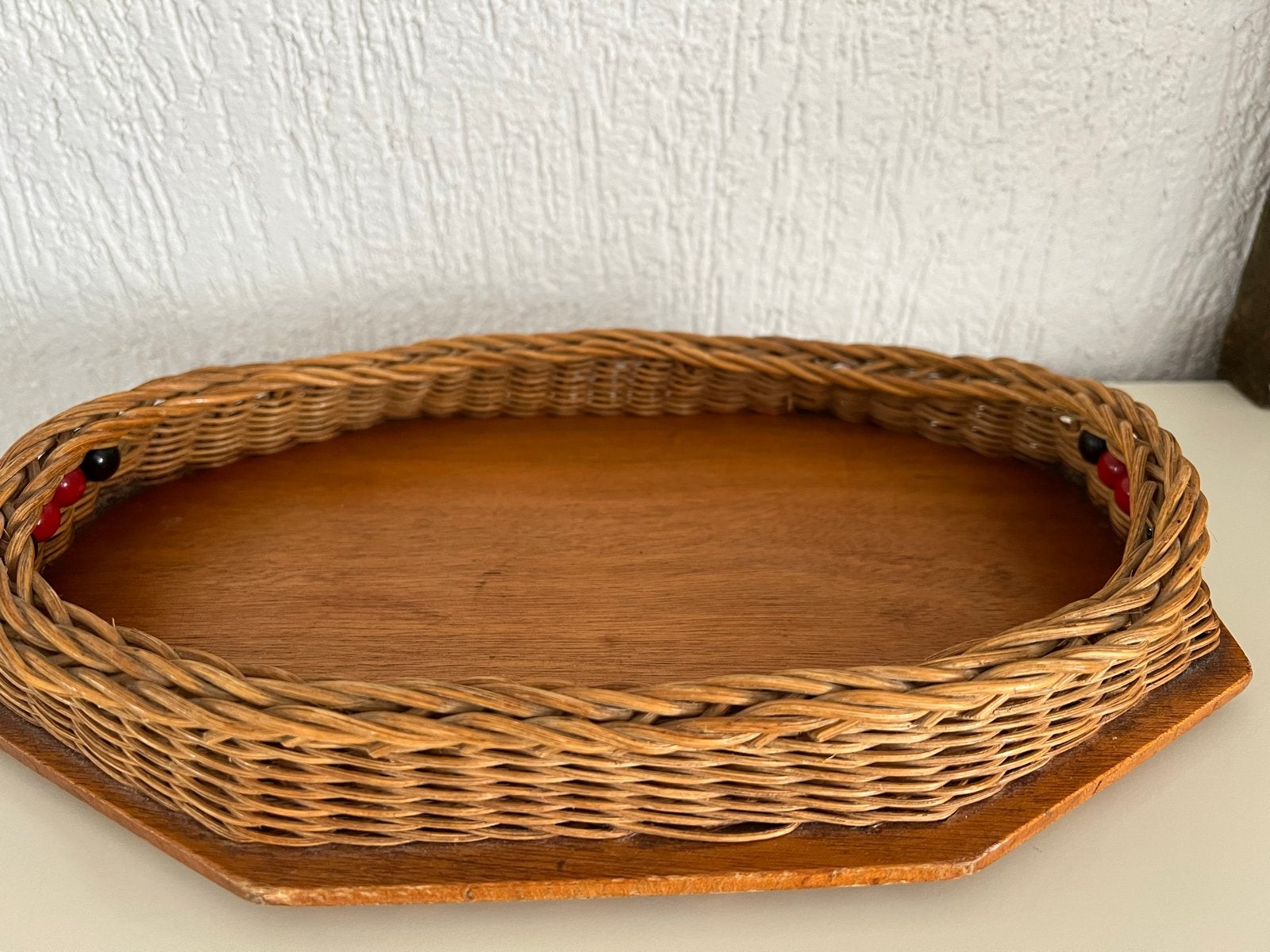 Vintage rotan dienblad met houten bodem en kralen, Ophalen of Verzenden