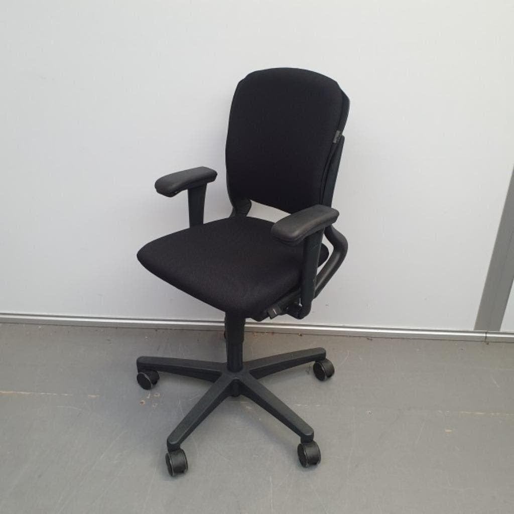 Diverse bureaustoelen voorzien van NIEUWE bekleding, Ophalen, Gebruikt, Zwart