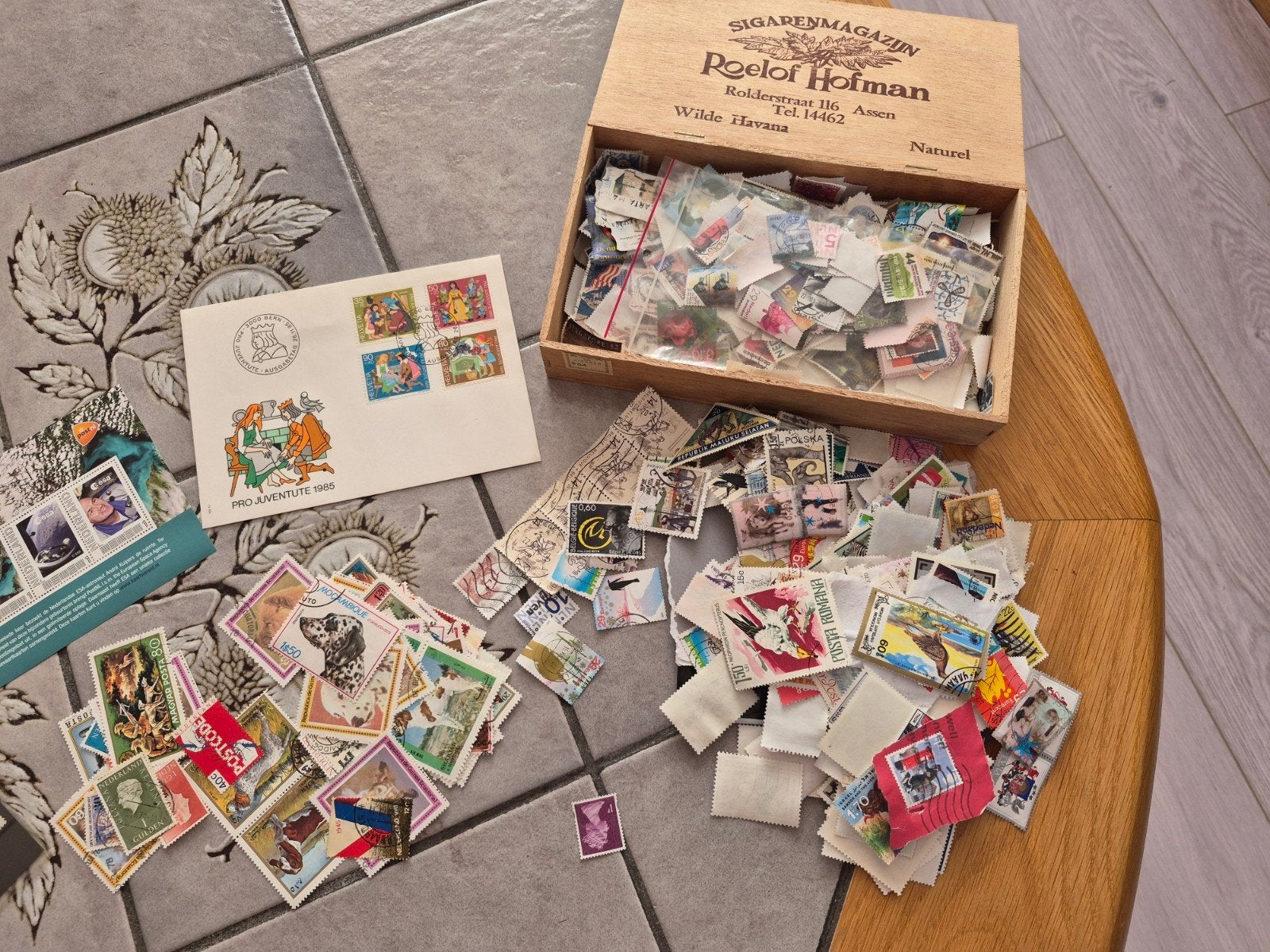 Grote verzameling postzegels met albums en losse zegels, Postzegels en Munten, Ophalen