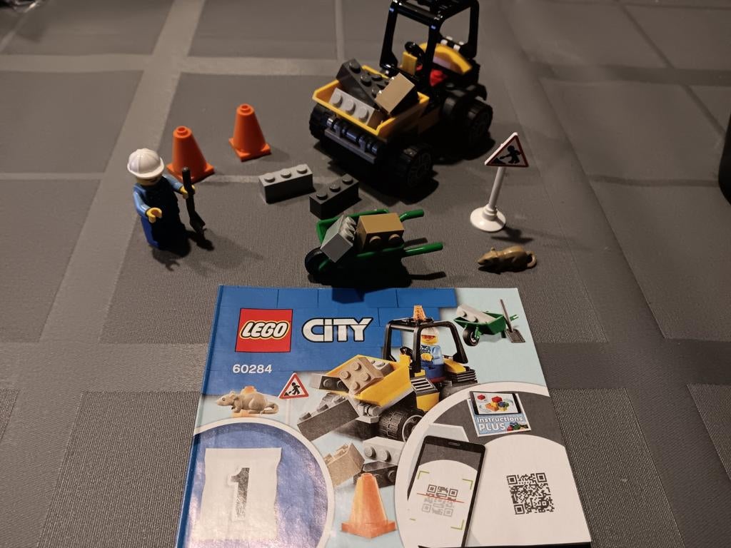 Lego City 60284 Wegenwerker met graafmachine, Ophalen of Verzenden, Zo goed als nieuw, Complete set, Lego
