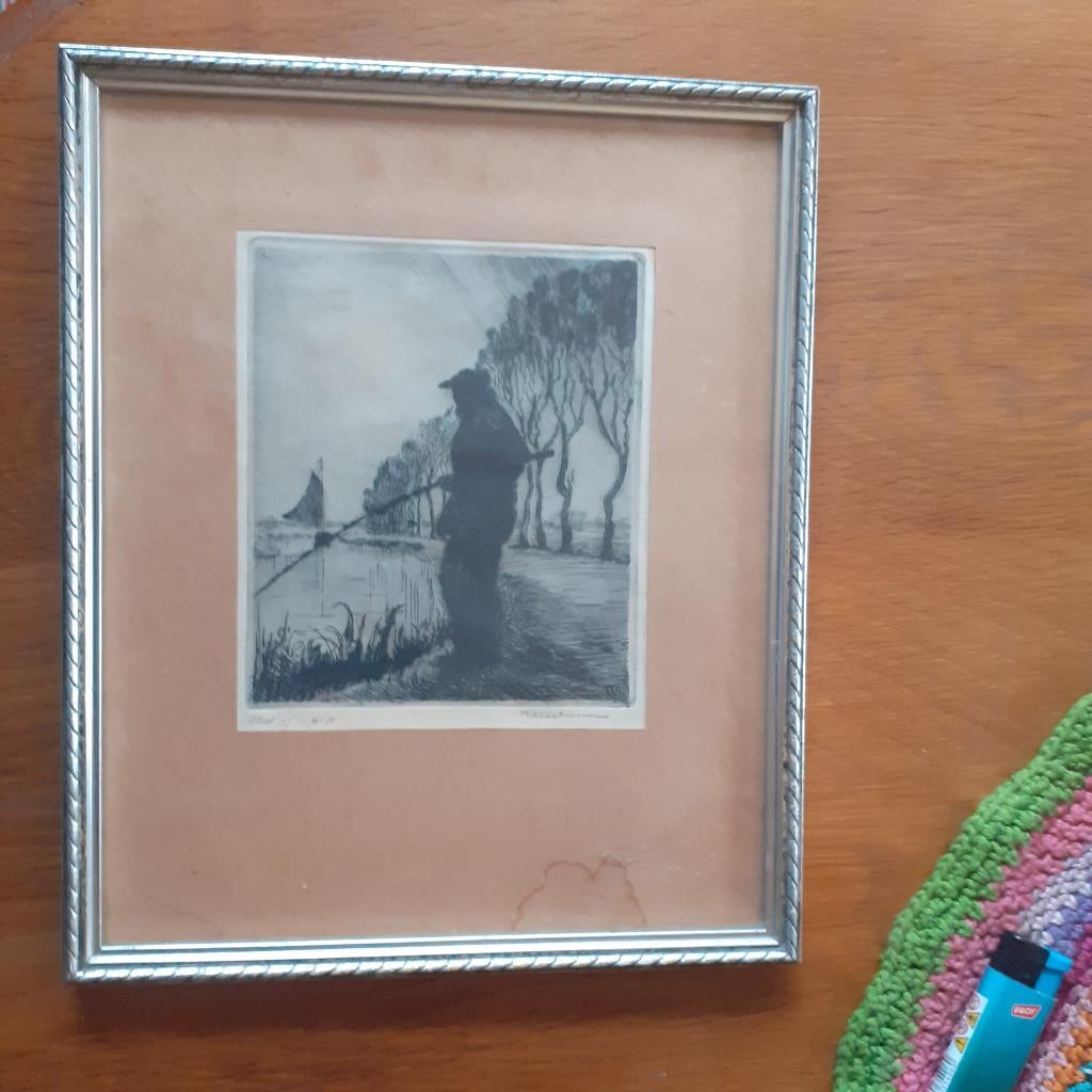Visser aan het kanaal  - gesigneerd en gedateerd., Antiek en Kunst, Kunst | Etsen en Gravures, Ets, 11 cm, 1900 - 1949, Ingelijst