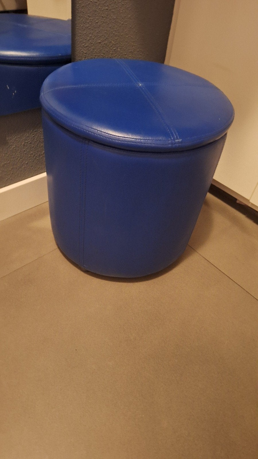 Blauwe poef gratis, Ophalen