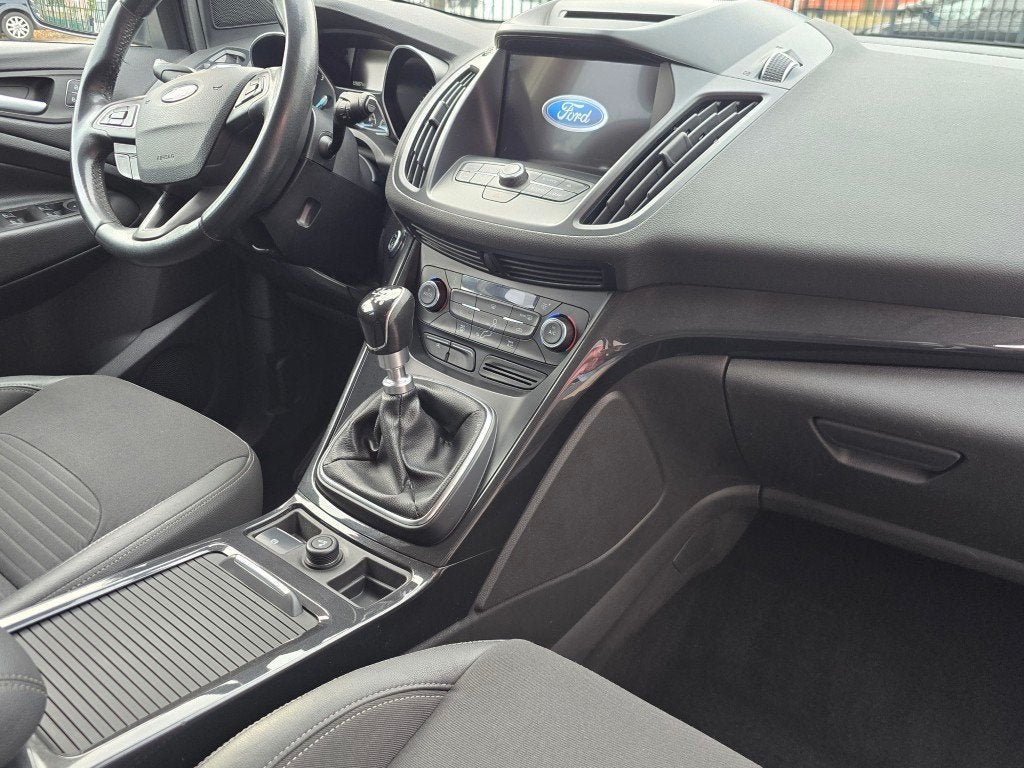 Foto 16 van Ford Kuga 1.5 EcoBoost Titanium D-Riem vervangen mooie auto