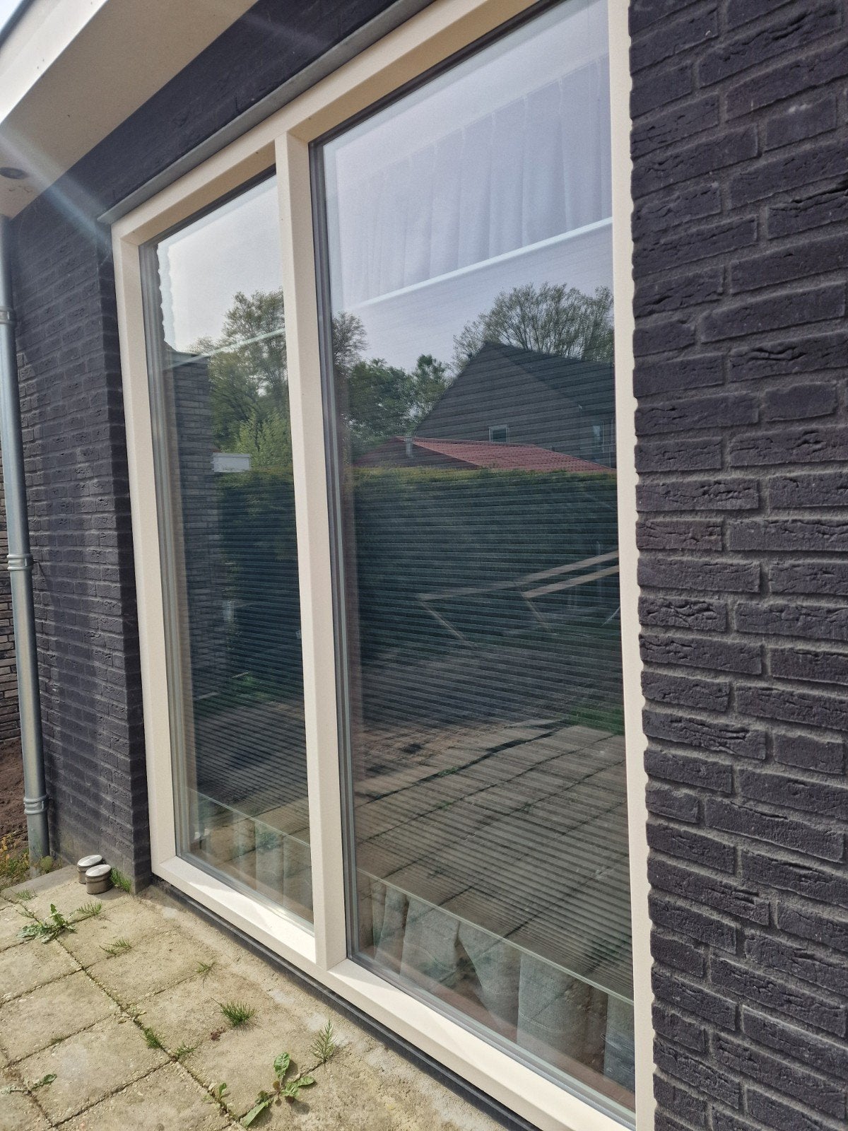 Kozijn met 2 x glas 1 daarvan met barst, Doe-het-zelf en Verbouw, Ophalen, Hout, 75 tot 150 cm, Deurkozijn