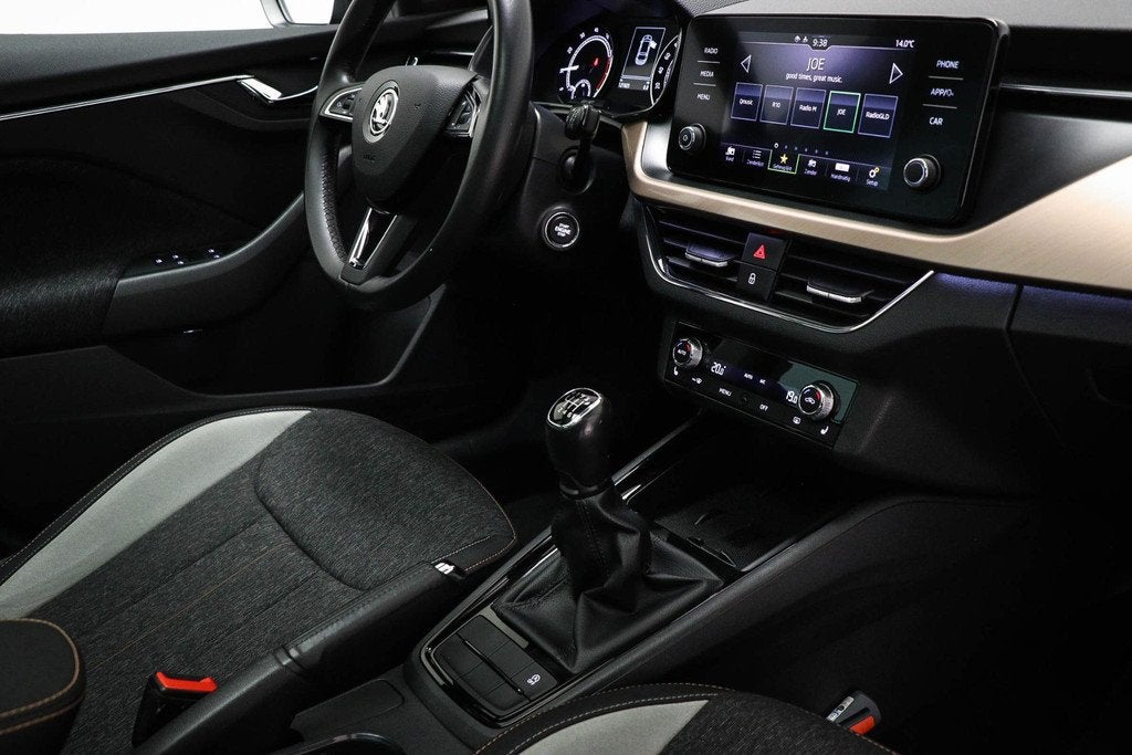 Skoda Scala 1.0 TSI First Edition | PANORAMADAK | DRAADLOZE, Gebruikt, Met garantie (alle), Origineel Nederlands, Handgeschakeld