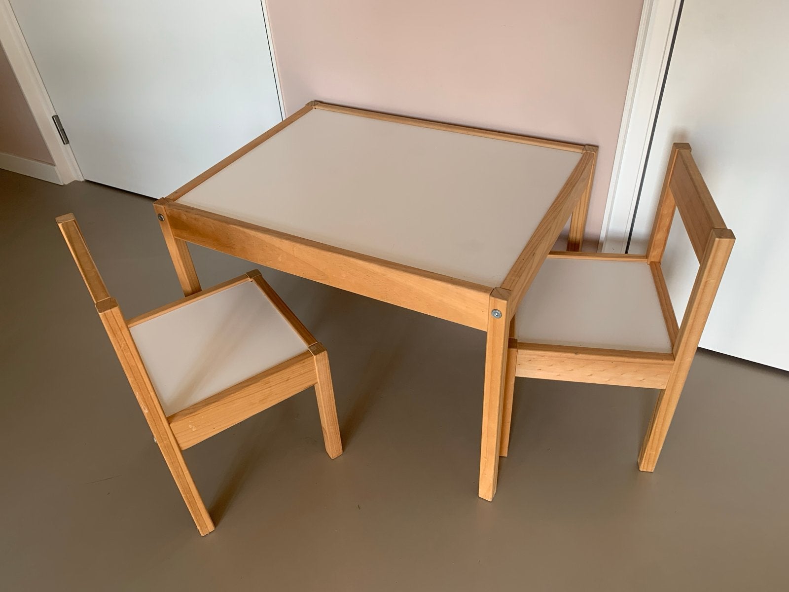 Kinder tafel en stoelen set - IKEA LÄTT, Ophalen, Zo goed als nieuw, Tafel(s) en Stoel(en)