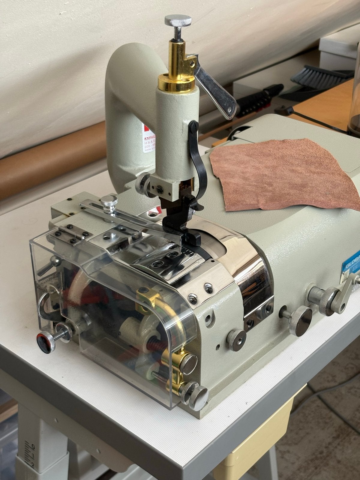 Global SK111 Schalm machine voor leer, Industrieel, Ophalen, Overige merken, Naaimachine