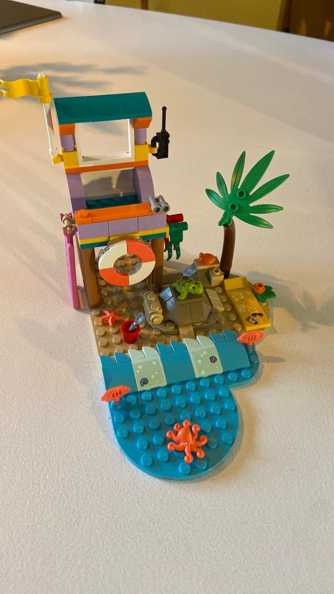 Foto 13 van Lego Friends set 41710 surfer strandplezier + gratis kano