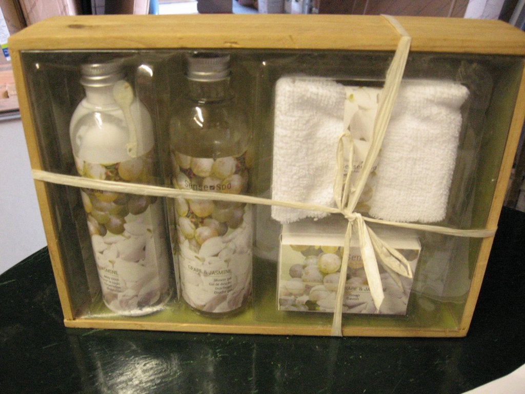 Cadeaukistje sense of spa met douchegel, zeep en handdoekje, Ophalen of Verzenden, Nieuw, Bad & Douche