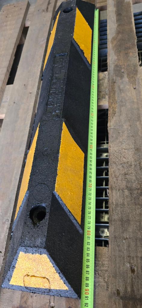 Drempel rubber / rijbaan markering / parkeerstop varkensrug., Ophalen, Overige materialen, 50 tot 150 cm, Overige typen