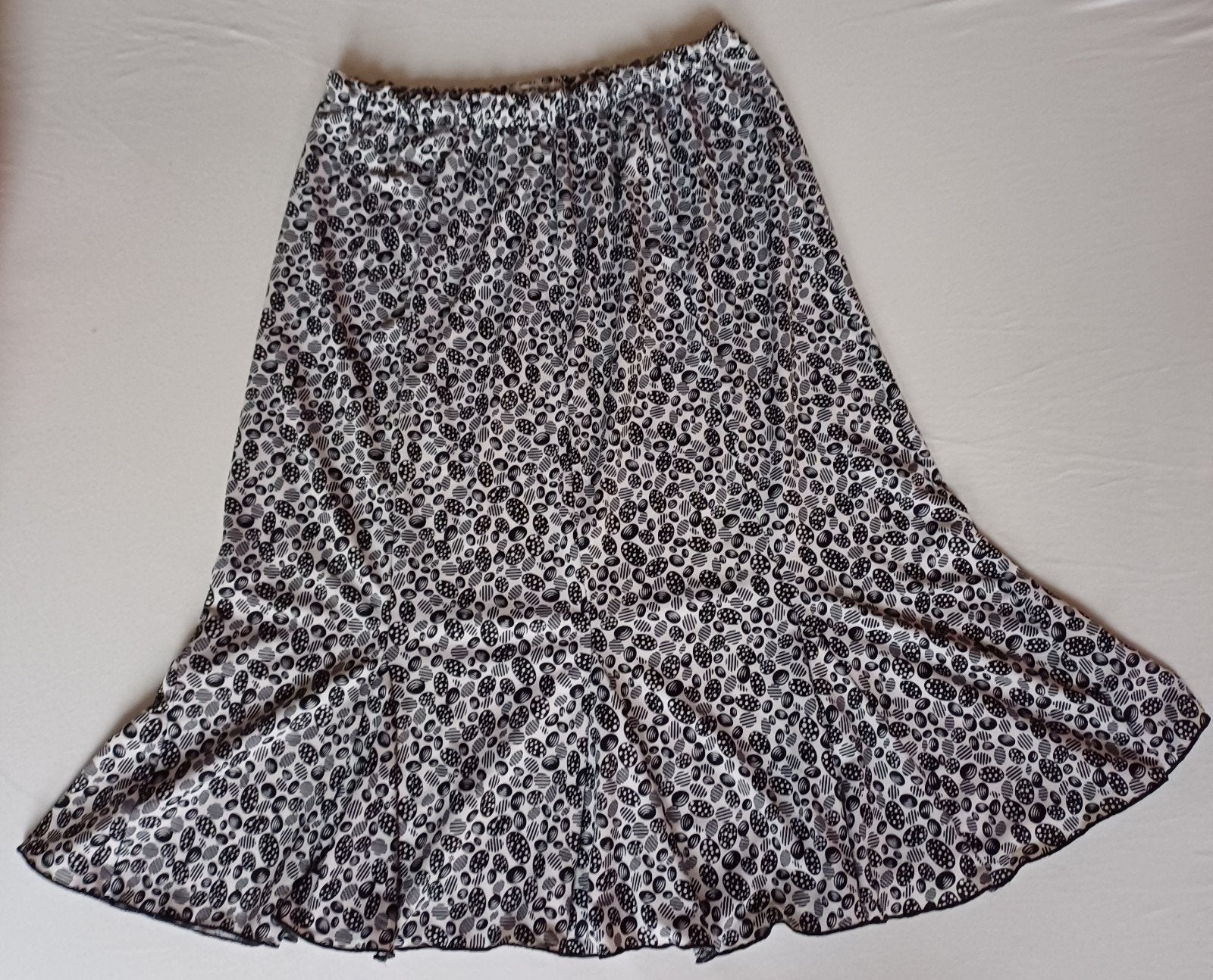 Rok mt M zwart/wit ei print, Kleding | Dames, Rokken, Maat 38/40 (M), Wit, Roma, Ophalen of Verzenden