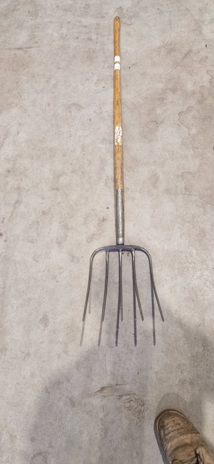 Degelijke mestvork met houten steel, Ophalen, Gebruikt, Vork, Onbekend