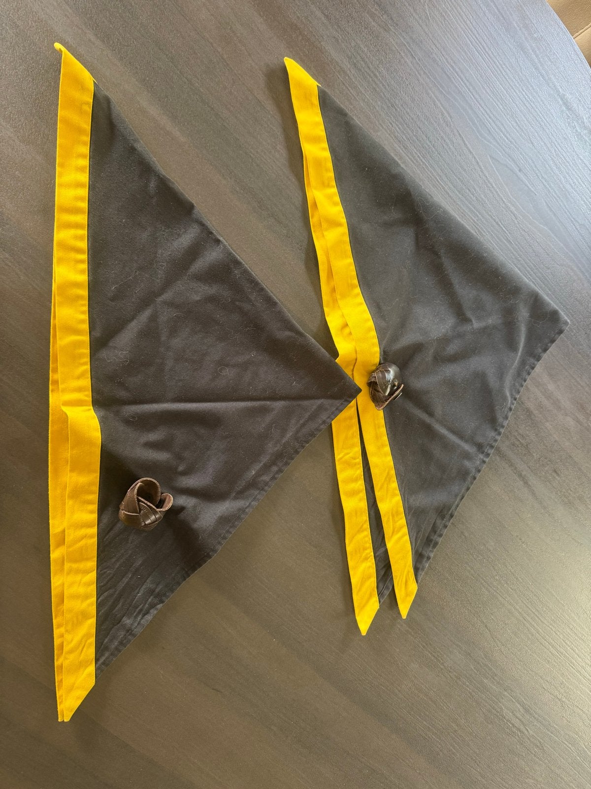 2x Scouting Raalte dassen met dasspeld, Verzamelen, Scouting, Ophalen of Verzenden, Gebruikt, Kleding