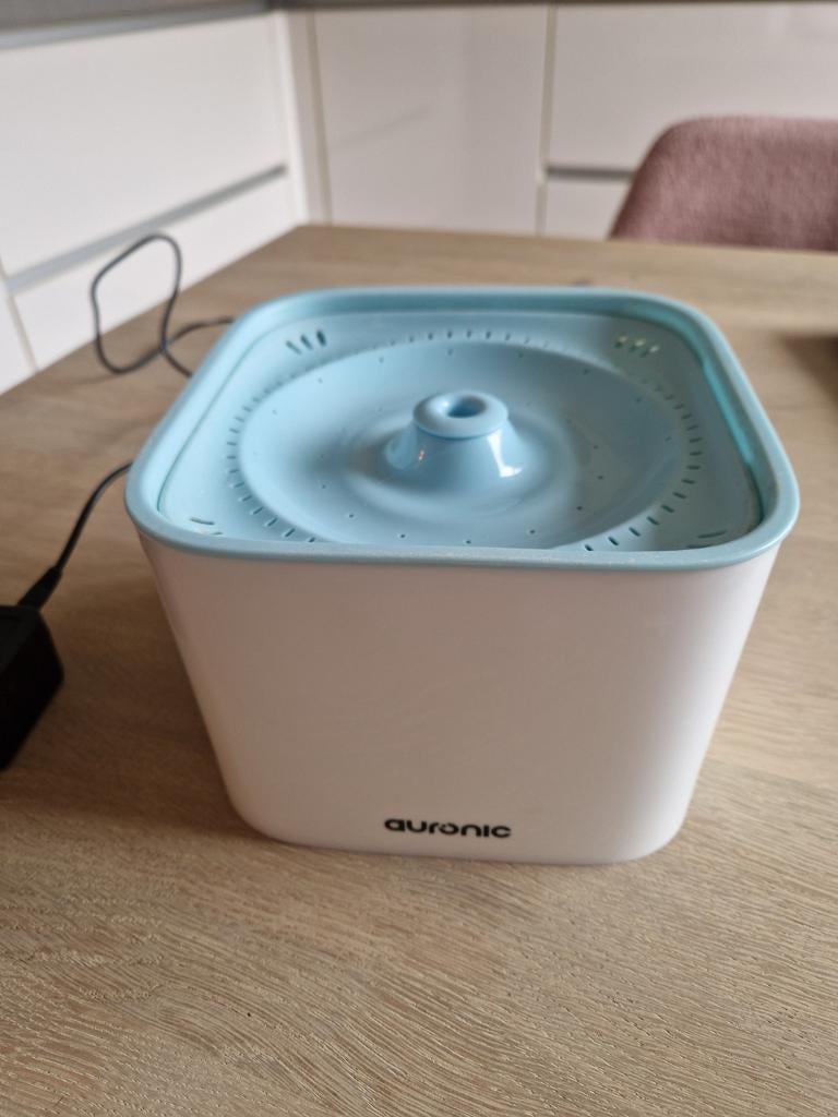 Drinkfontein 2 liter Auronic, zonder filters, Ophalen of Verzenden, Gebruikt