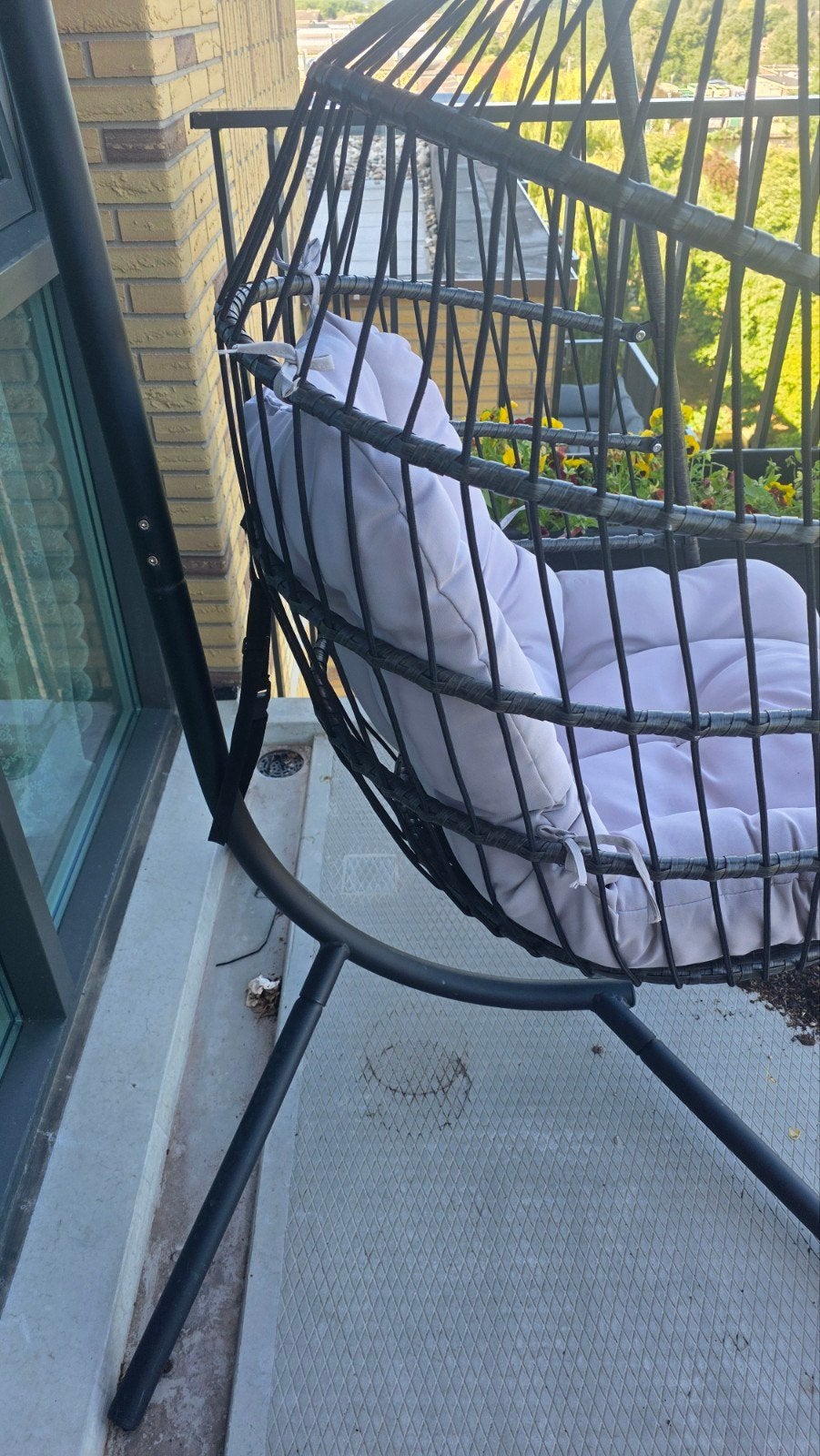 Comfortabele hangstoel met standaard en kussen, Ophalen, Gebruikt, Wicker