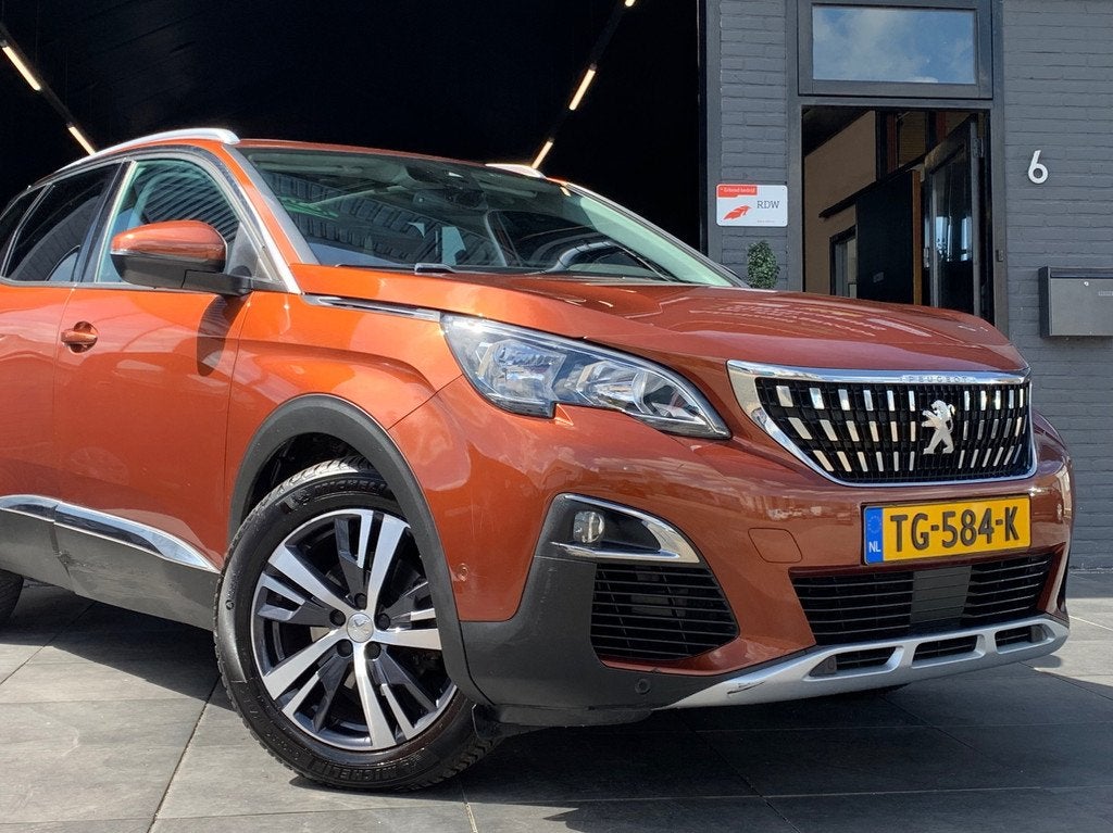 Peugeot 3008 1.2 PureTech Allure|Panorama|Trekhaak|NW Riem, Auto's, Peugeot, Gebruikt, 1199 cc, Parkeersensor, Leder en Stof