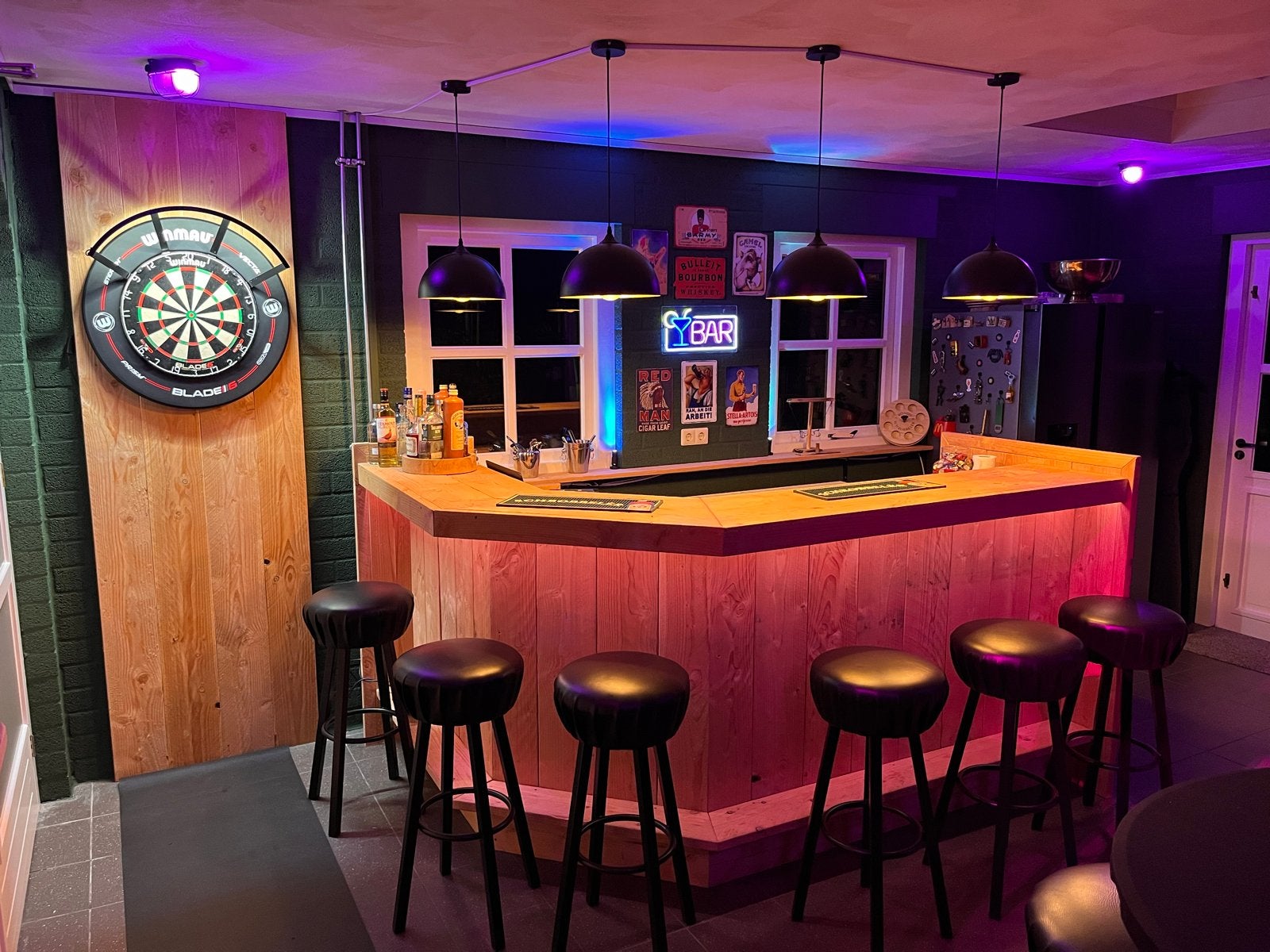Complete Houten Bar met Verlichting en evt Krukken (12), Huis en Inrichting, Ophalen, Gebruikt, Inclusief barstoelen