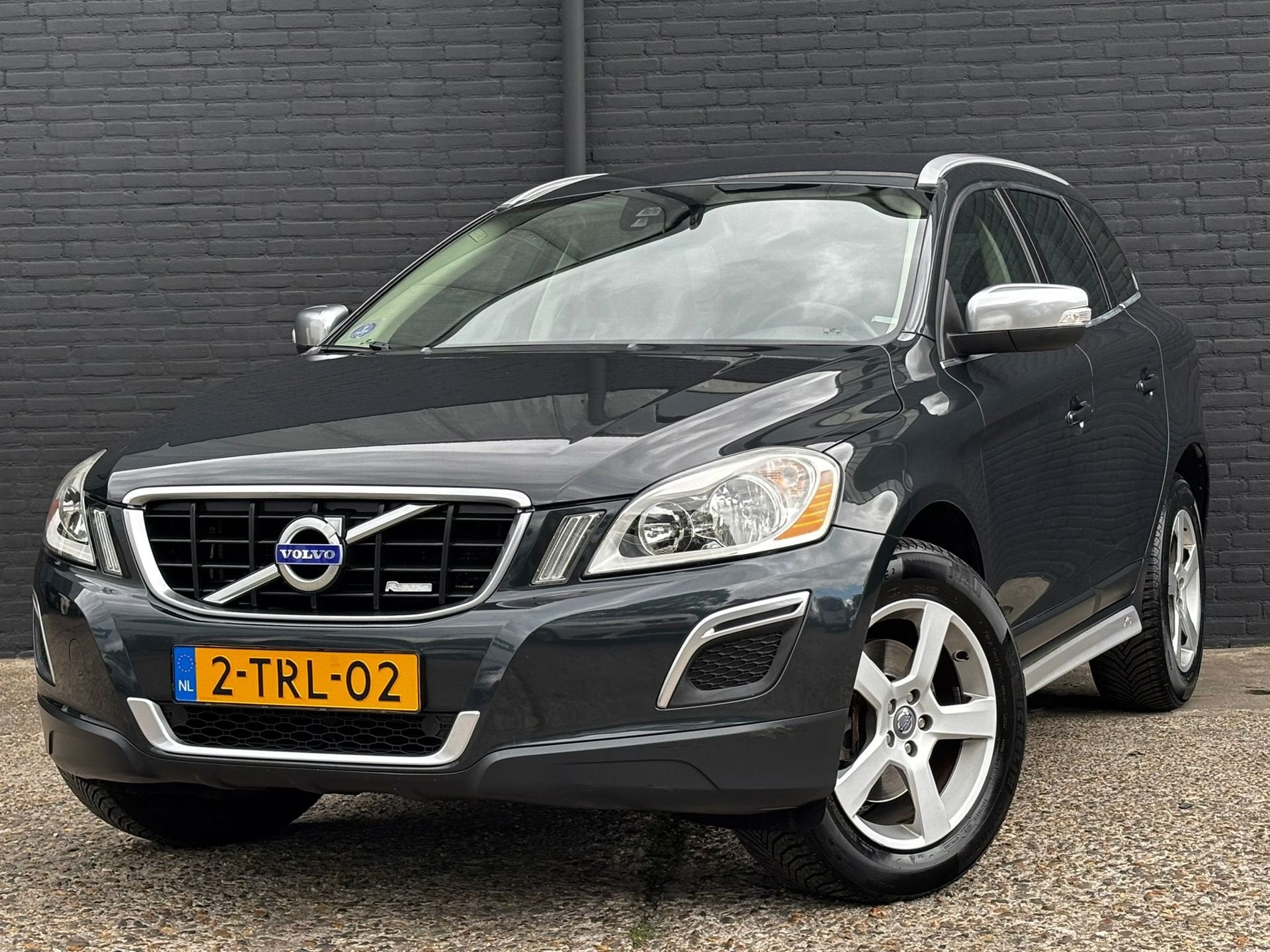 Volvo XC60 2.0 T5 Summum R-DESIGN|PDC|LEDER|CRUISE|NAVI|NWE, Auto's, Volvo, Euro 5, 4 cilinders, 1598 kg, Leder