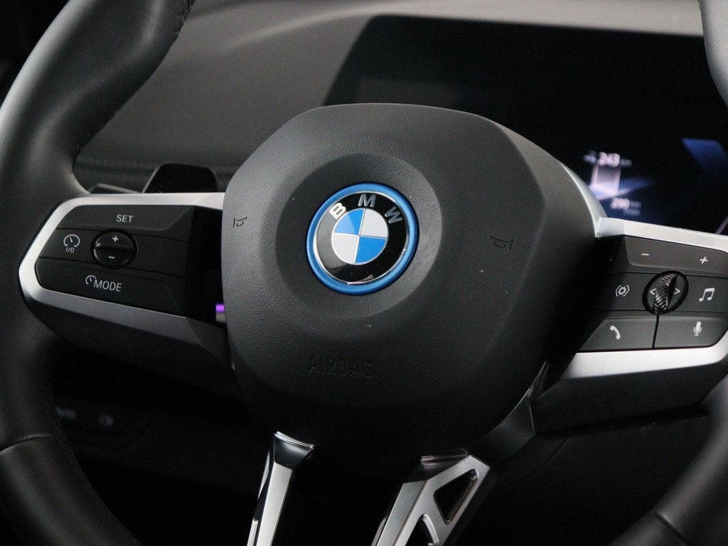 BMW iX1 xDrive30 67 kWh M Sport Edition Accu SoH 100%, Auto's, BMW, Gebruikt, Zwart, Met garantie (alle), Vierwielaandrijving