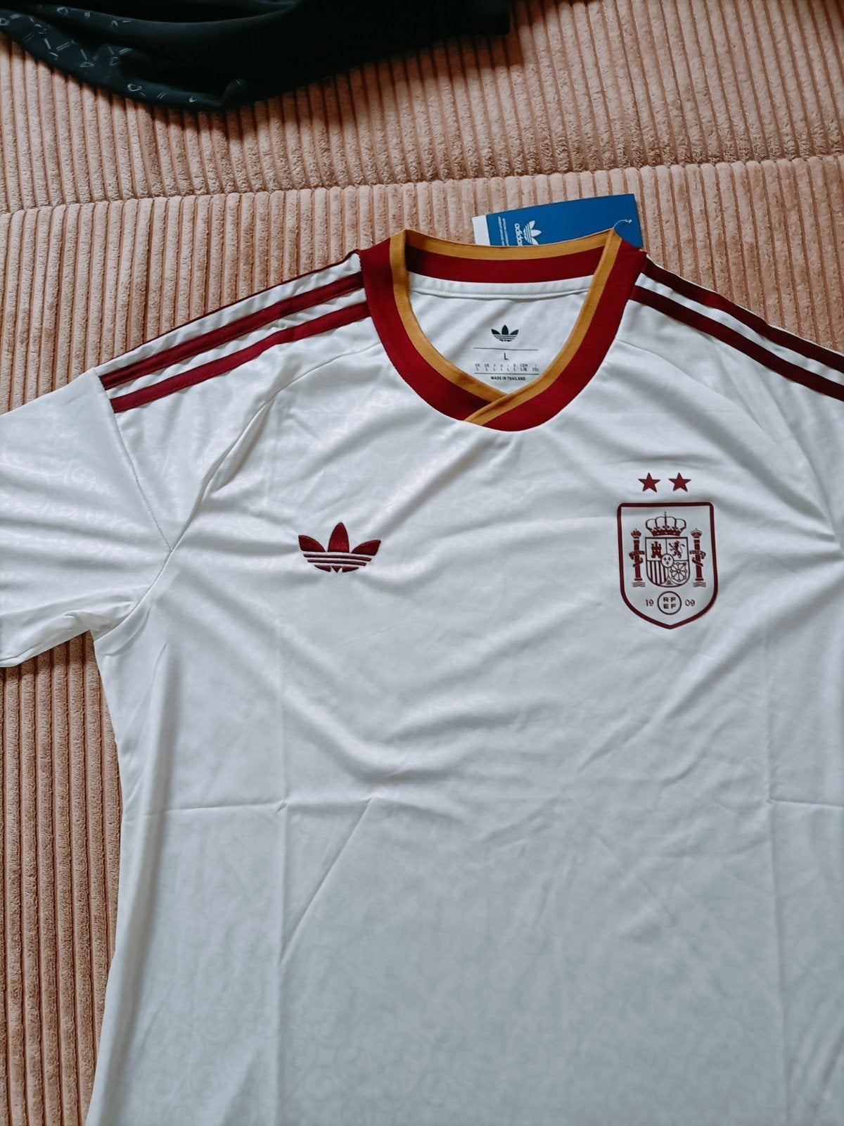 Spanje uitshirt maten M en L, direct op voorraad, Maat 52/54 (L), Wit, Nieuw, Ophalen of Verzenden