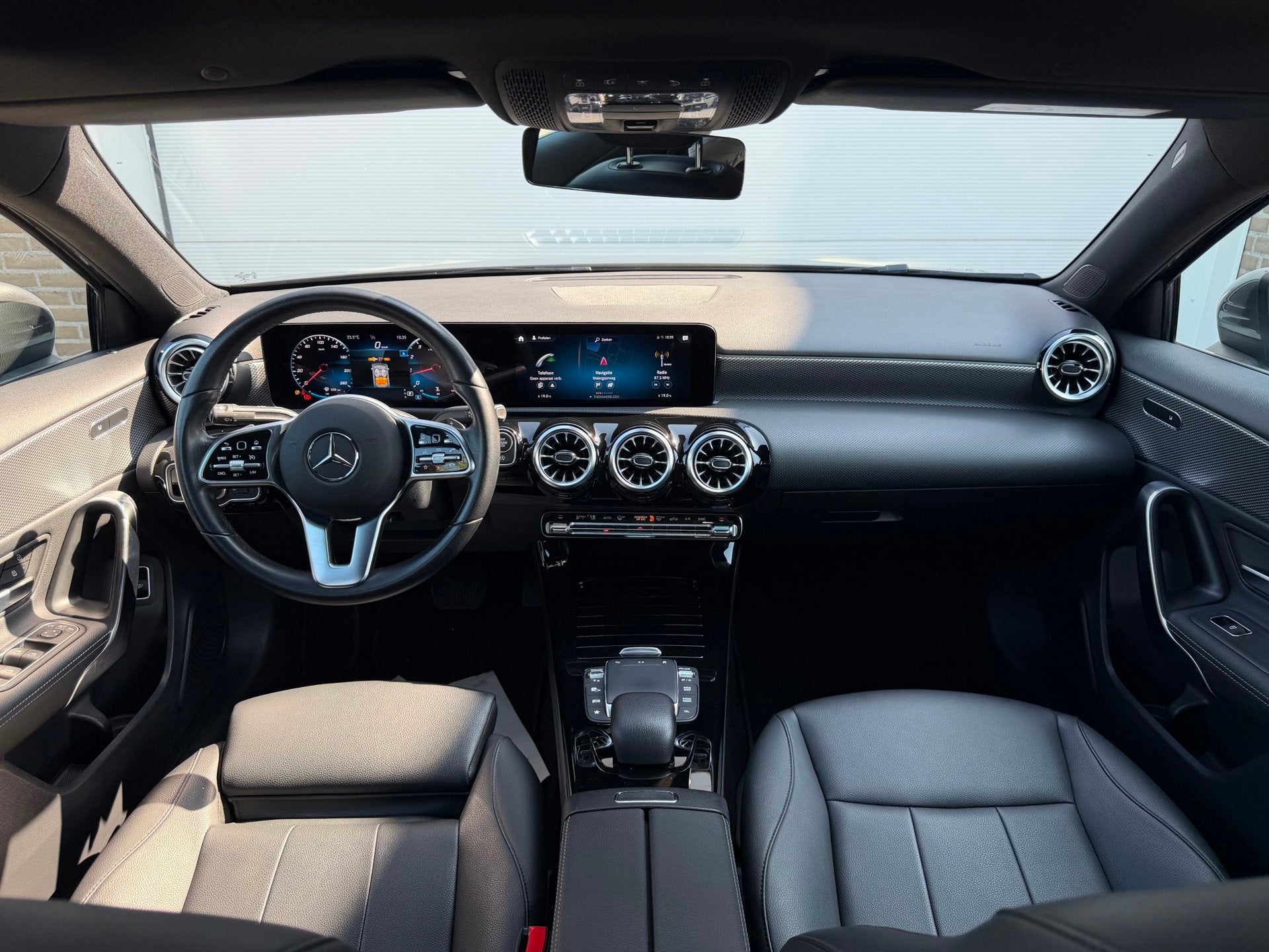 Mercedes-Benz A-klasse 180 Business Solution Luxury|Cam|Pano, Auto's, Automatische klimaatregeling, 136 pk, 4 cilinders, Bedrijf