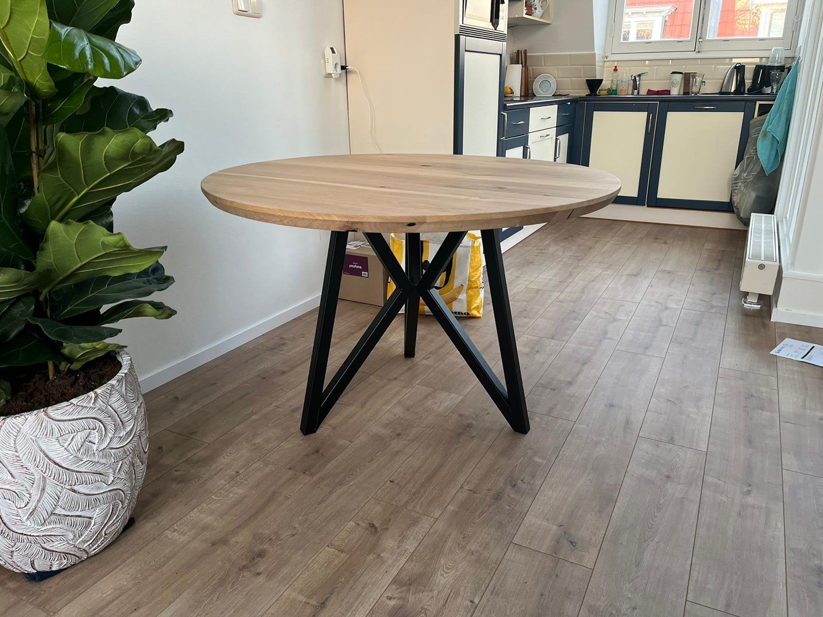 Foto 14 van Eiken ronde eettafel tafel bureau GRATIS BEZORGD Eikenhout