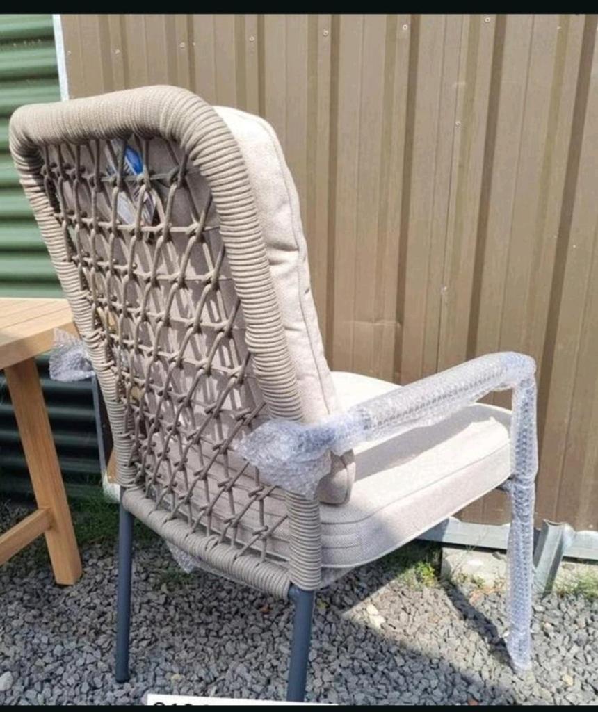 6 STUKS HOGE RUG STAPELBARE STOELEN GARDEN IMPRESSIONS €550, Ophalen
