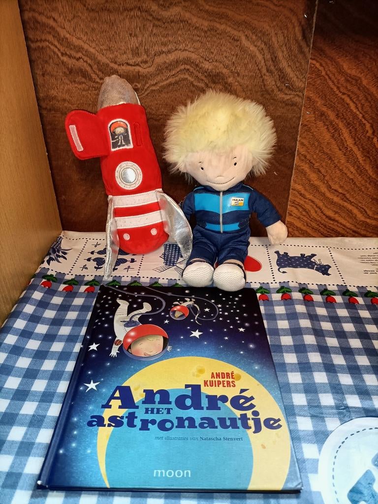 Andreetje Astronaut + raket knuffel + boek André Kuipers, Ophalen of Verzenden, Zo goed als nieuw, Overige typen