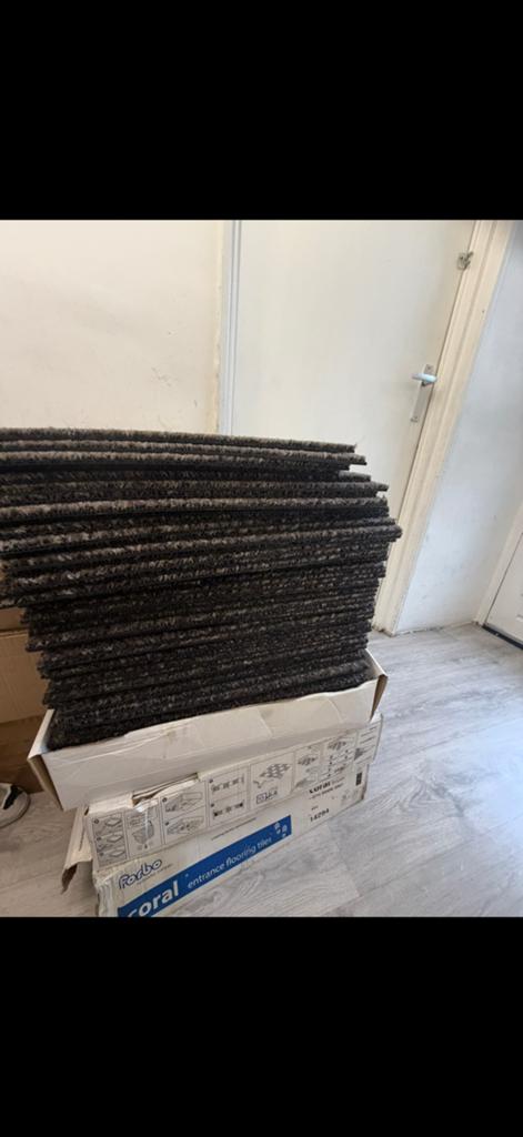 Tapijttegels, Doe-het-zelf en Verbouw, Kratten en Dozen, Doos, 100 cm of meer, 60 cm of meer, Minder dan 35 cm