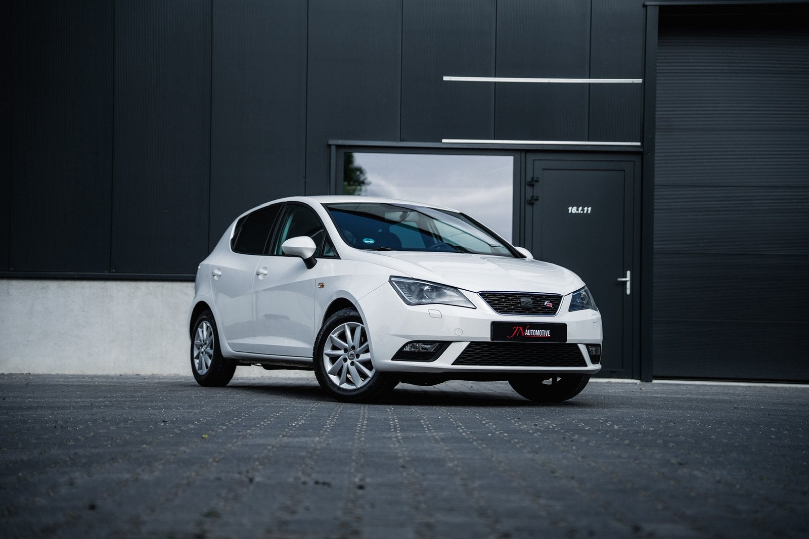 Seat Ibiza 1.2 TSI 77KW 2012 Wit, Auto's, Voorwielaandrijving, 40 €/maand, Zwart, 990 kg