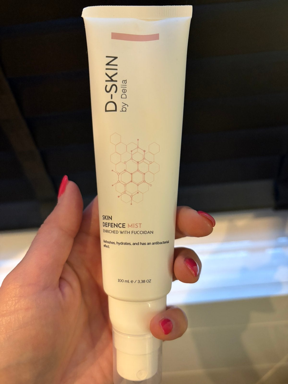 D skin mist spray, Ophalen of Verzenden, Zo goed als nieuw, Gehele gezicht