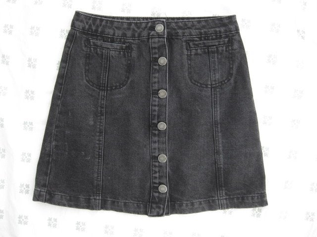 FB sister jeans rok zwart, doorknooprok, mt XS spijkerrok, Kleding | Dames, Rokken, Zwart, Ophalen of Verzenden, Zo goed als nieuw