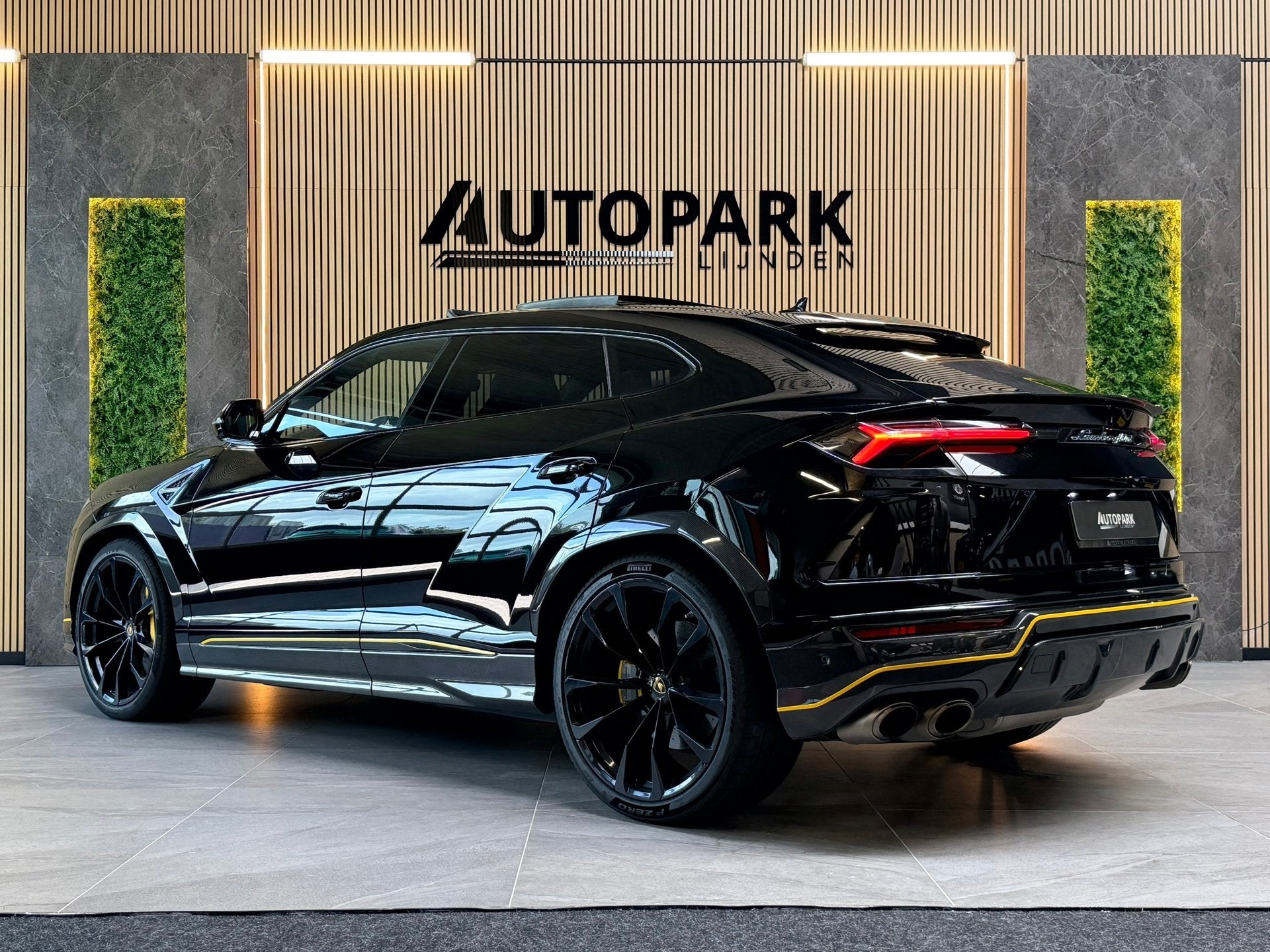 Lamborghini URUS 4.0 V8 |PANO|AKRAPOVIC|B&O|MASSAGE|CERAMIC|, Auto's, Automaat, Urus, Gebruikt, Adaptive Cruise Control
