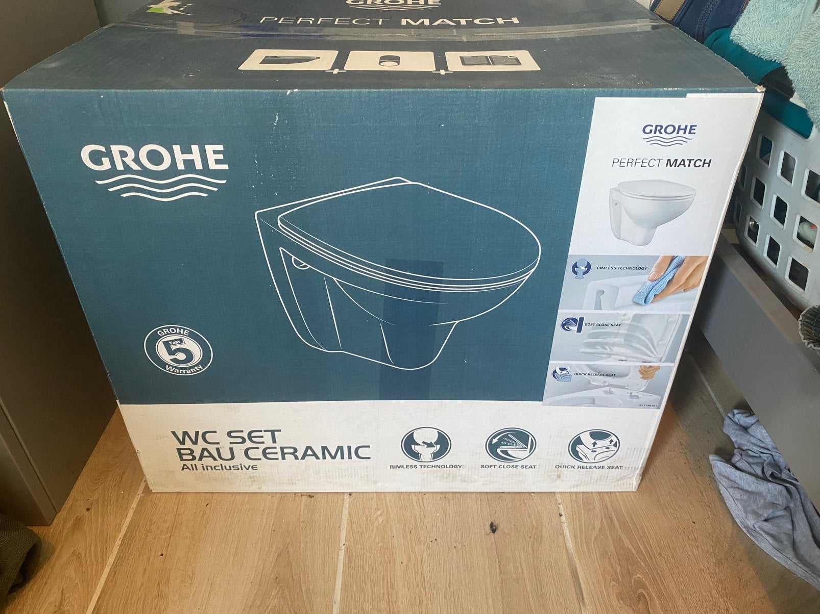 Nieuwe wc te koop in doos compleet, Doe-het-zelf en Verbouw, Sanitair, Ophalen of Verzenden, Zo goed als nieuw, Toilet