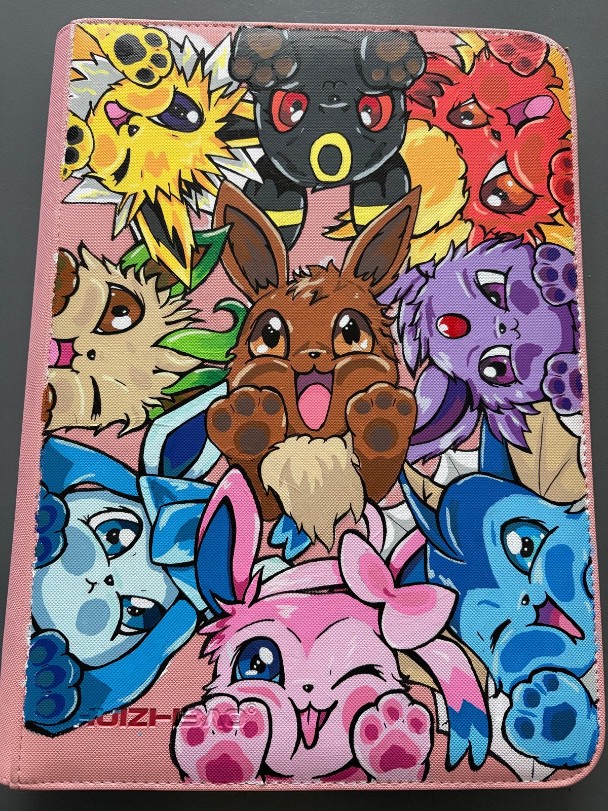 Pokémon Eevee Evolutions Kaartenmap - Roze hand painted, Ophalen of Verzenden, Zo goed als nieuw, Overige typen