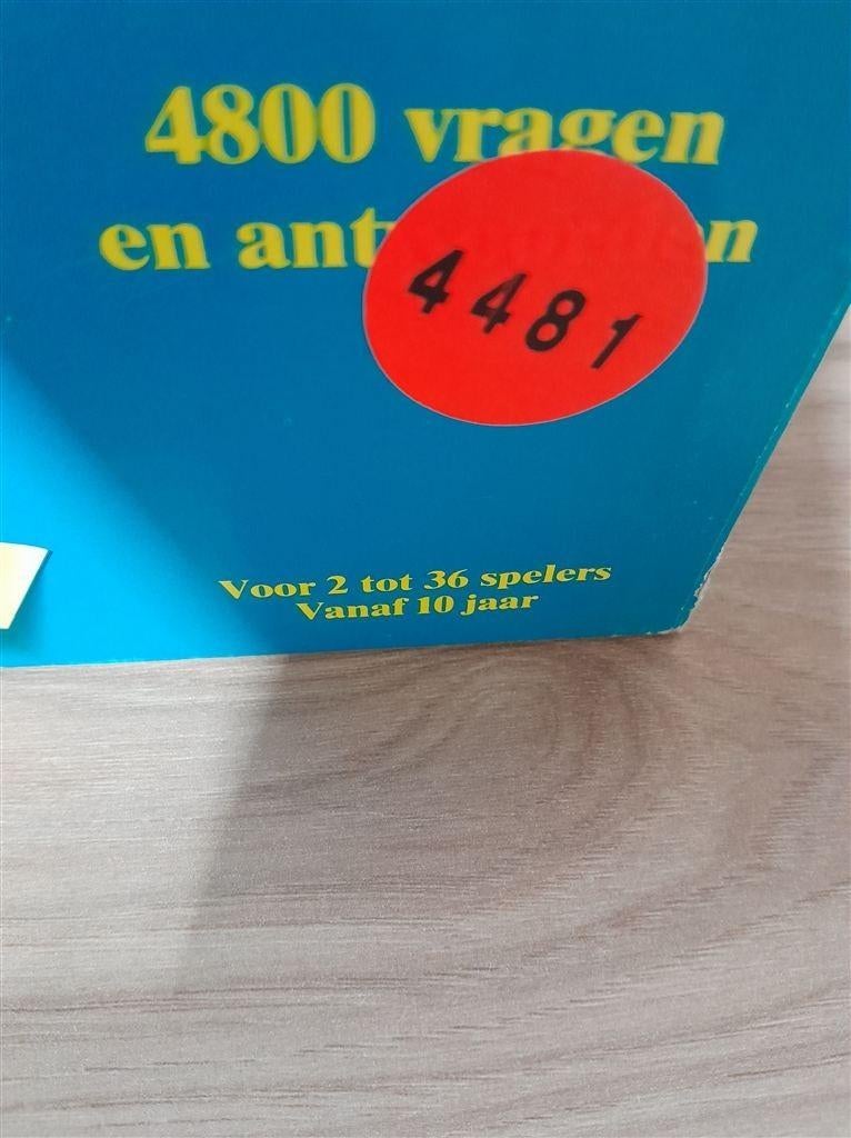 trivial pursuit familie editie - s4481, Hobby en Vrije tijd, Gezelschapsspellen | Bordspellen, Verzenden, Zo goed als nieuw