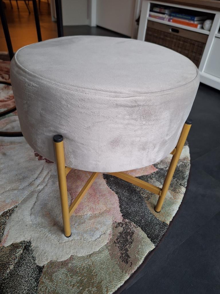 Ronde poef met gouden poten - Zo goed als nieuw, Ophalen, Minder dan 50 cm, Modern, Scandinavisch, Rond