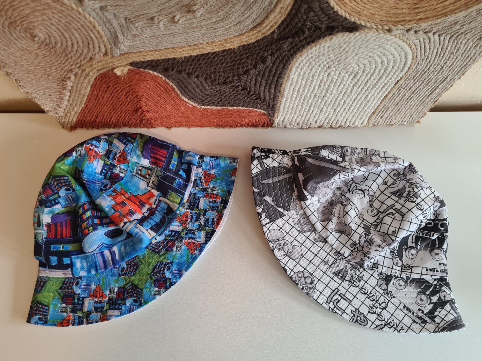 3 Bucket Hats: Anime en Kleurrijk (ook los te koop), Ophalen of Verzenden, Zo goed als nieuw, One size fits all, Hoed