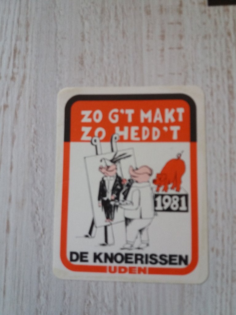 sticker DE KNOERISSEN te UDEN zo g't makt zo hebb't, Ophalen of Verzenden, Zo goed als nieuw, Bedrijf of Vereniging