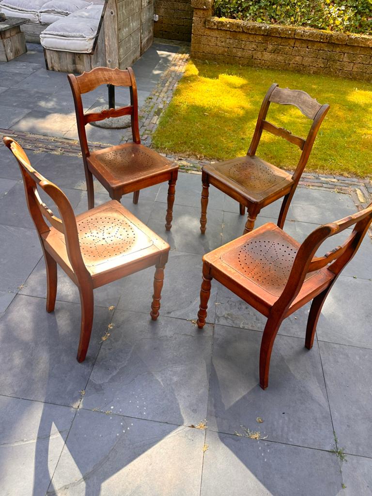 Een set van vier antieke stoeltjes, Antiek en Kunst, Ophalen of Verzenden