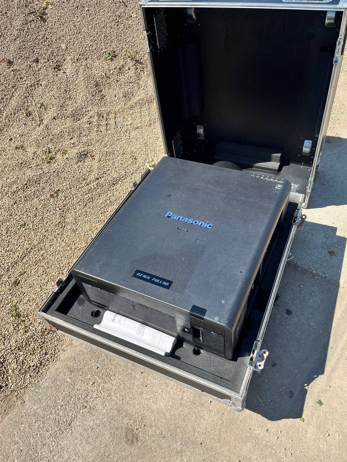 Panasonic PZ 16K Full HD Projector in Flightcase (defect), Audio, Tv en Foto, Beamers, Ophalen, Niet werkend, Full HD (1080)