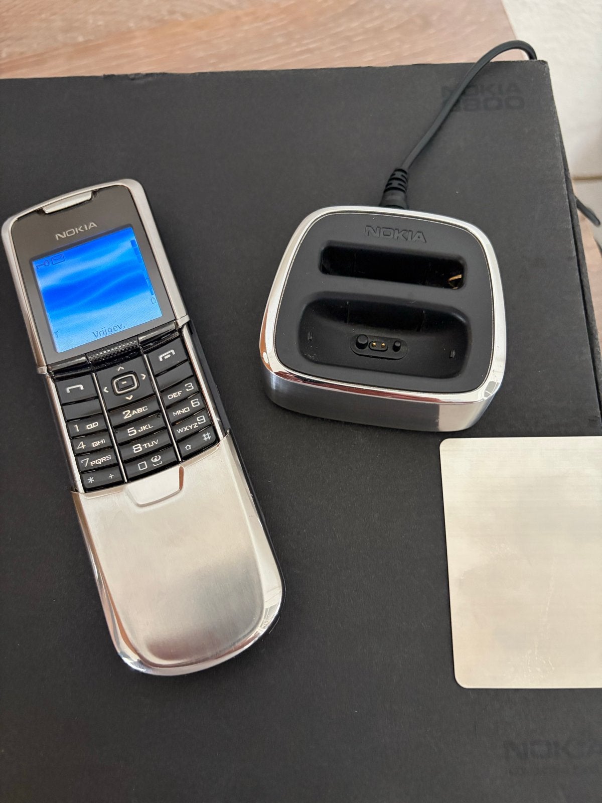 Nokia 8800 zo goed als nieuw met lader en doos etc., Schuifmodel, Fysiek toetsenbord, Ophalen of Verzenden, Zonder simlock