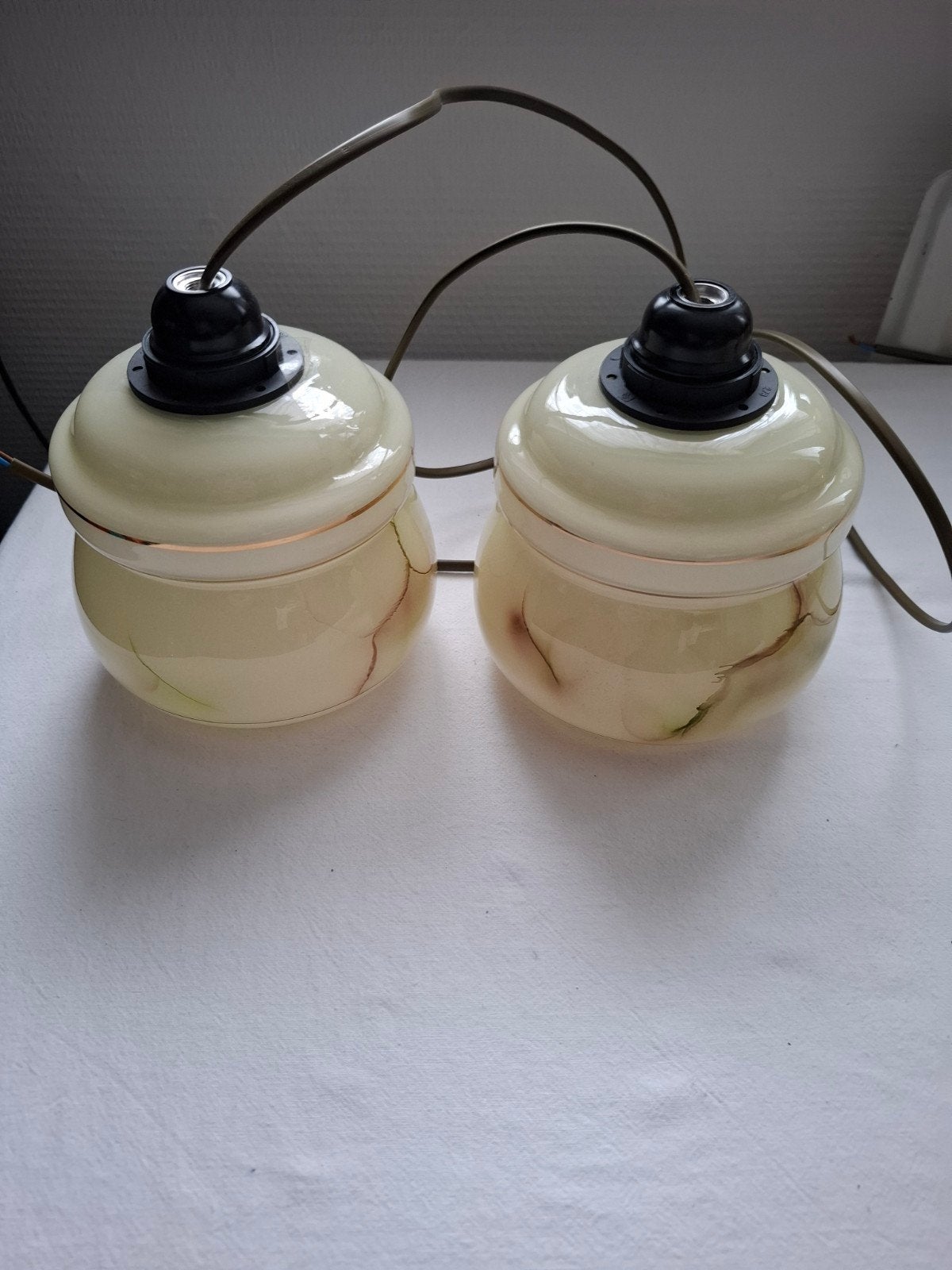 2 oude gemarmerd glazen hanglampen, Antiek en Kunst, Antiek | Lampen, Ophalen of Verzenden
