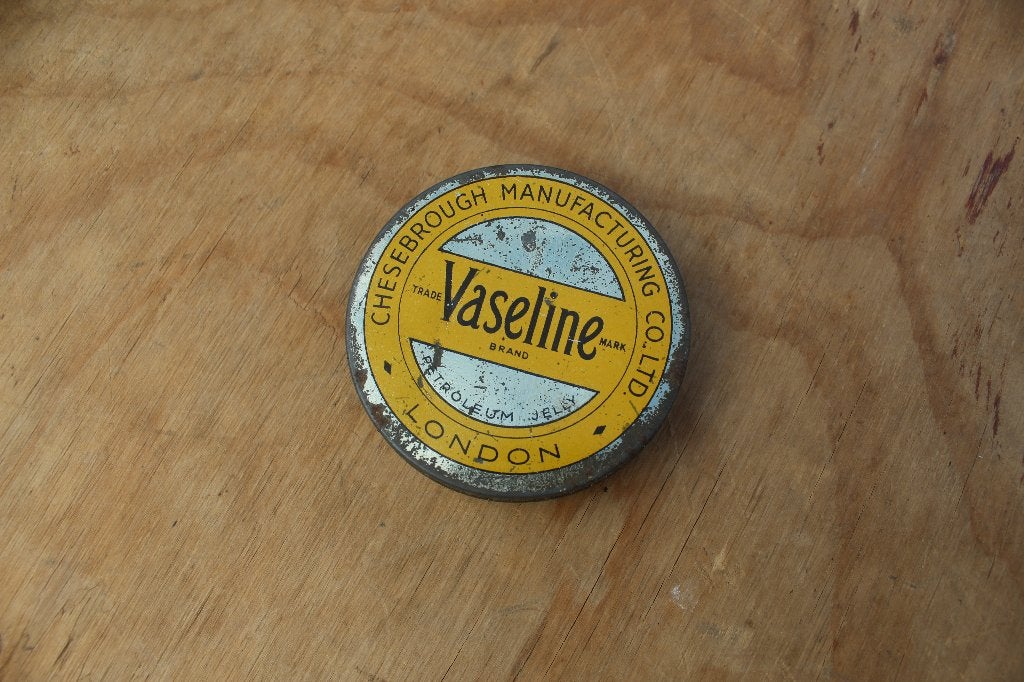 Britse Vaseline Blikje Met Inhoud Voor Diverse Doeleinden, Ophalen of Verzenden, Engeland