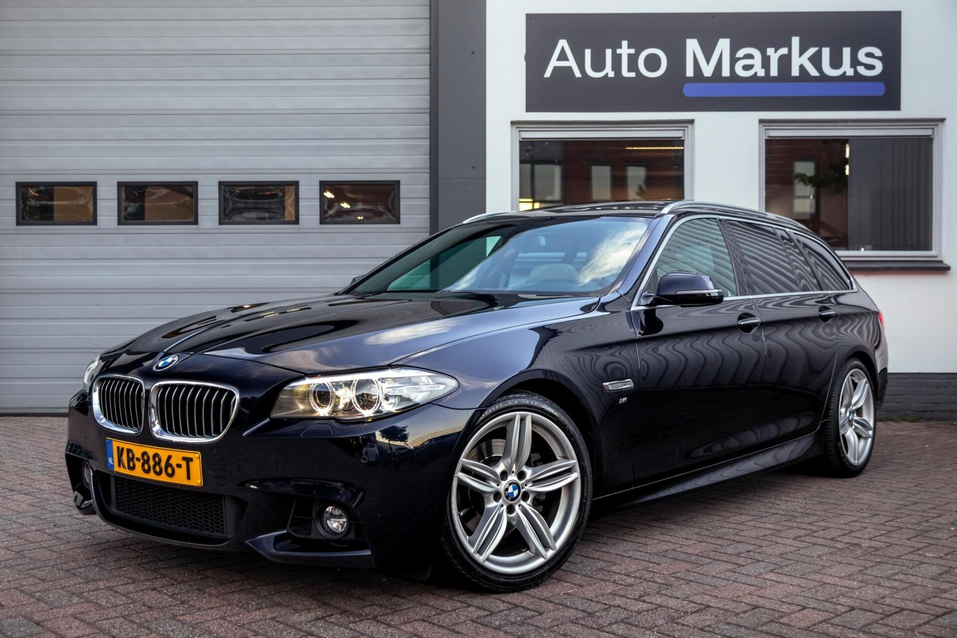 BMW 5-serie Touring 520i 3X M-Sport|Pano|Comfortzetel|Carbon, Automaat, Achterwielaandrijving, Gebruikt, Euro 6