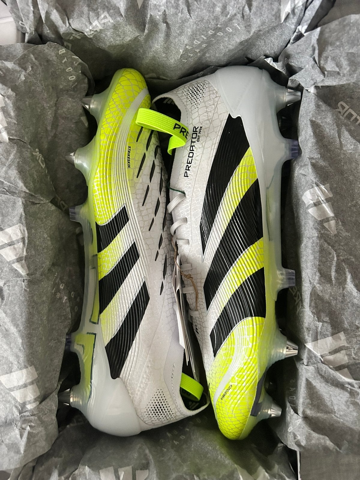 ADIDAS PREDATOR ELITE FOLD-OVER TONGUE SG RADIANT BLAZE, Maat XS of kleiner, Ophalen of Verzenden, Zo goed als nieuw, Schoenen